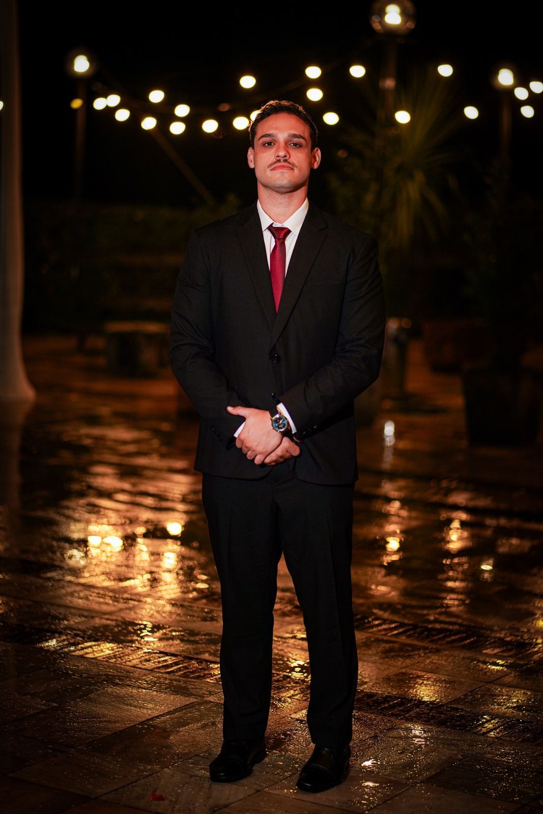 Retrato de Juan Ramirez de terno, à noite